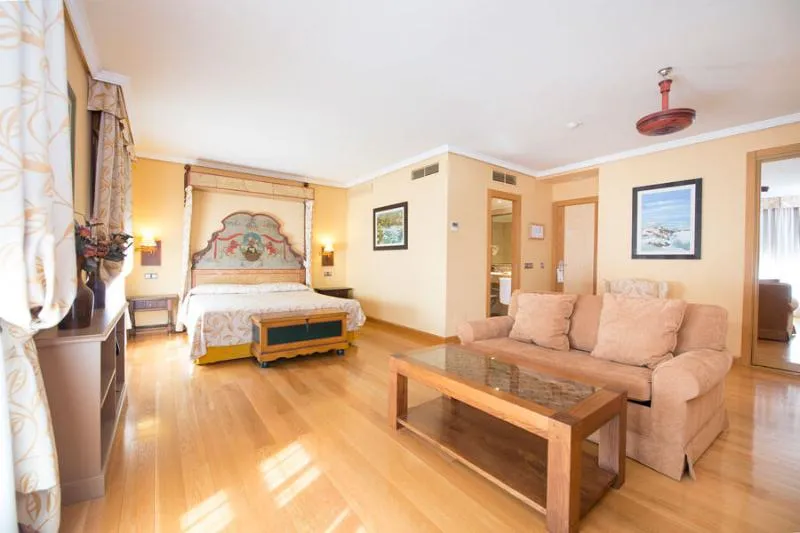 SUITE DELUXE ONE BED Room, Hospederia La Canada, Madrid