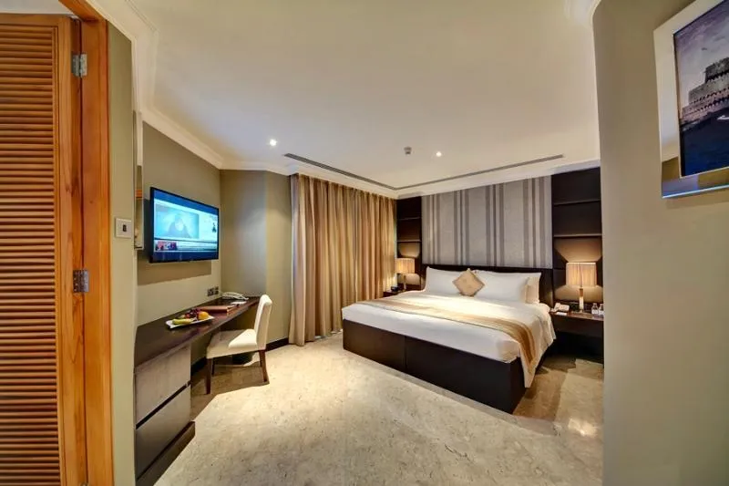 QUADRUPLE DELUXE Room, Dubai Marine Beach Resort & Spa, Dubai