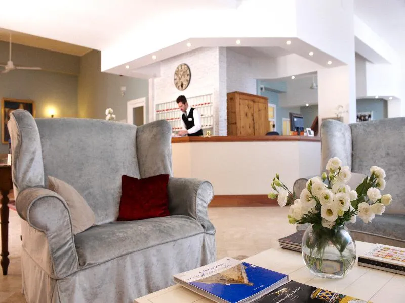 Lobby, Punta Nord-Est, Palermo