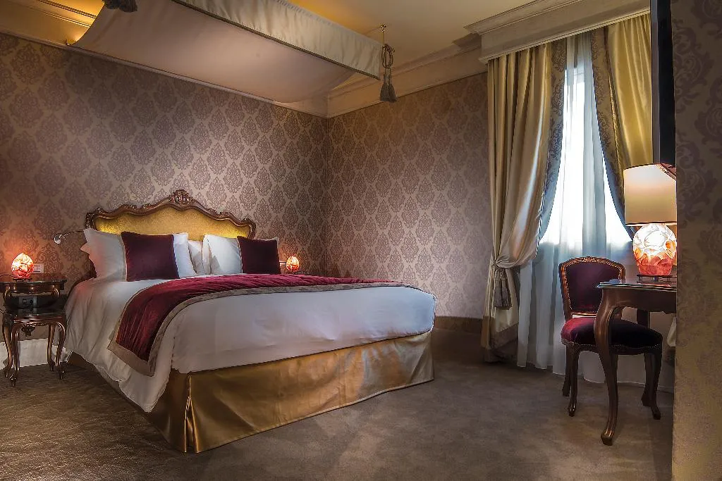 DOUBLE SUPERIOR KING BED Room, Papadopoli Hotel Venezia - MGallery Collection, Venice