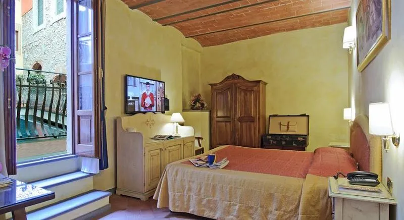 Room, Alba Palace, Florence