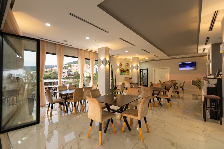 Hotel Britania, Kavaje