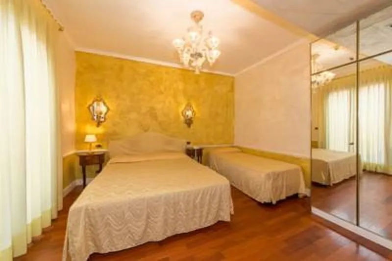 TRIPLE STANDARD Room, Pantalon, Venice