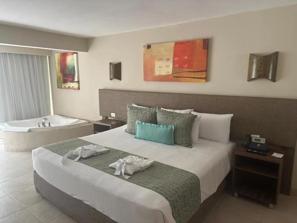 JUNIOR SUITE DELUXE KING BED Room, Ocean Spa Hotel All Inclusive, Cancun Area