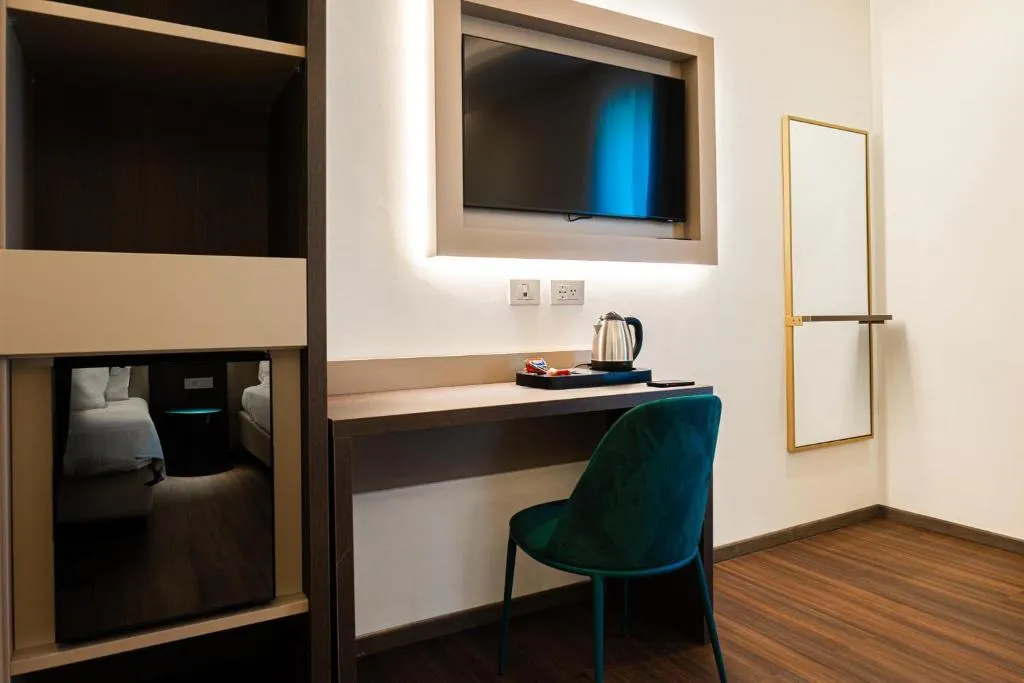 TRIPLE SUPERIOR Room, Hotel Vittoria, Naples