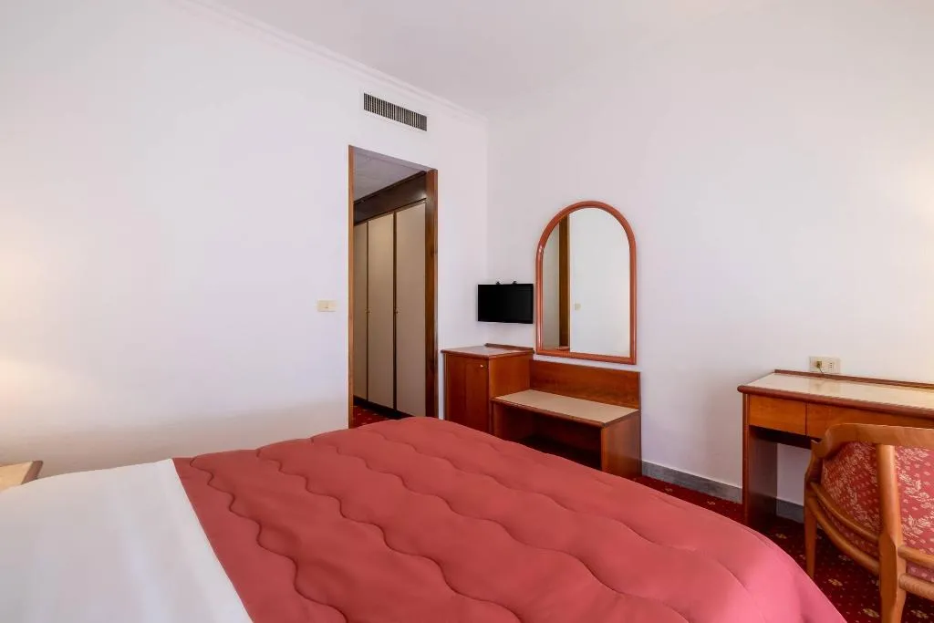 DOUBLE WITH DOUBLE BED Room, Quality Hotel Nova Domus, Rome