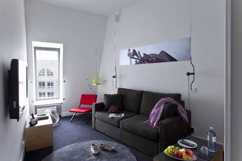 Room, Gat Point Charlie, Berlin