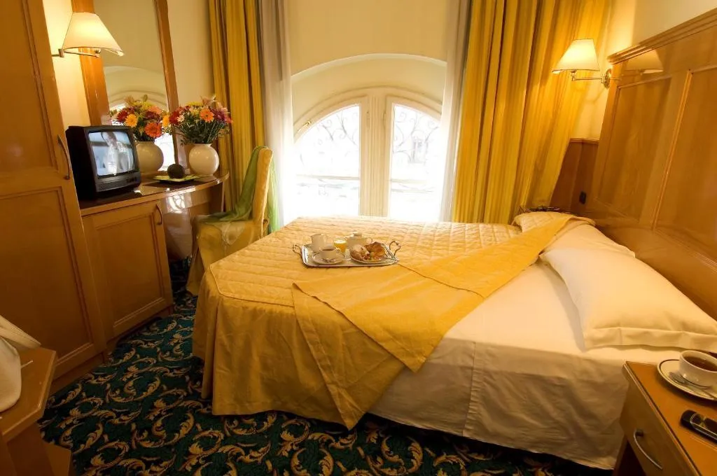 DOUBLE STANDARD Room, Cinque Giornate, Milan