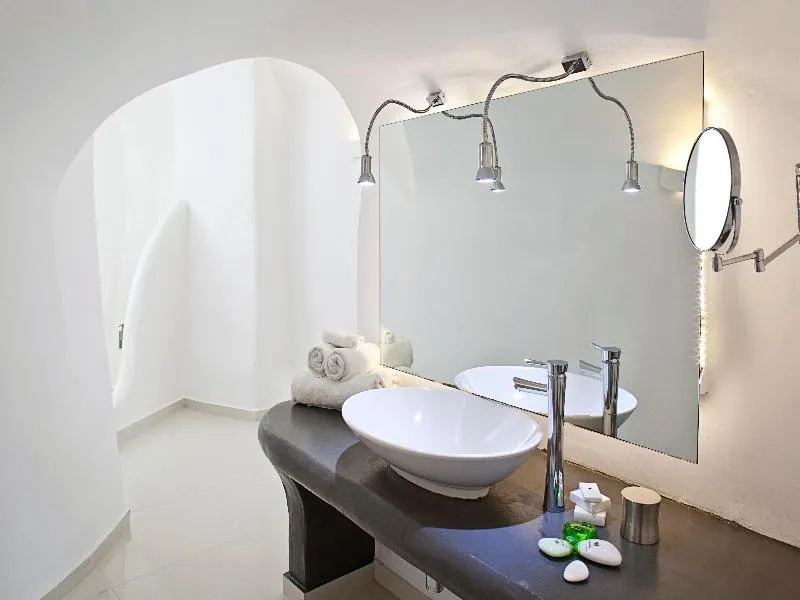 JUNIOR SUITE SEA VIEW Room, Katikies Chromata Santorini - The Leading Hotels, Santorini