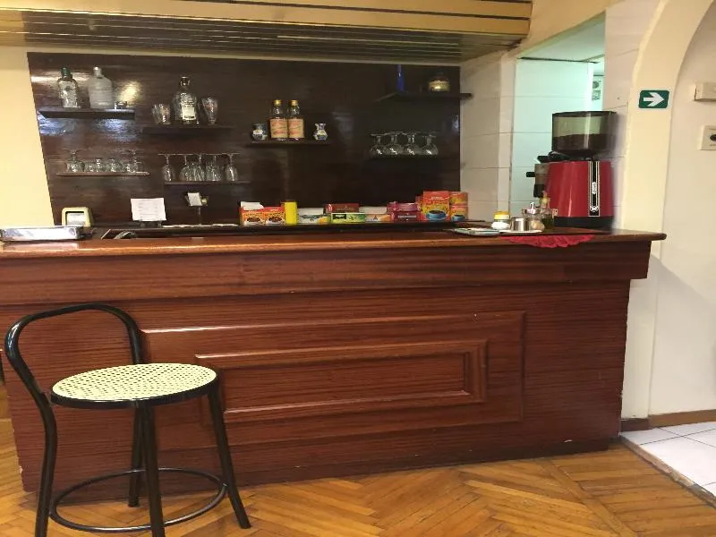 Bar, Ascot, Florence