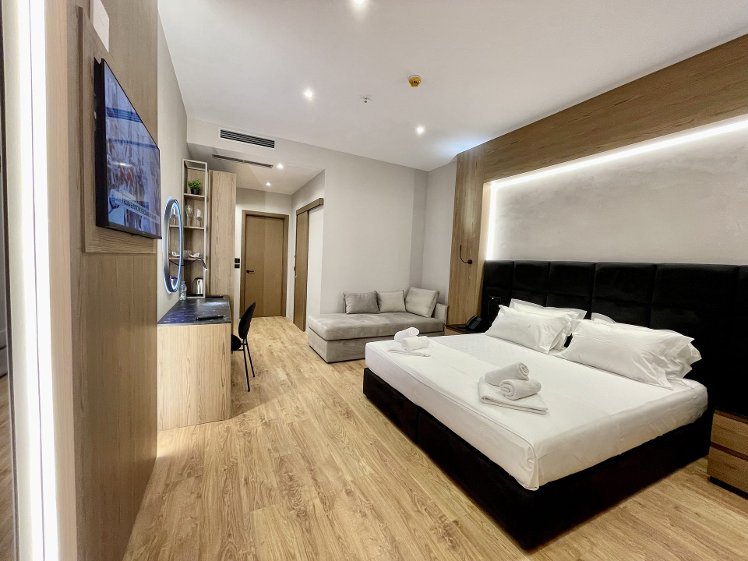 Elmar Hotel, Kavaje