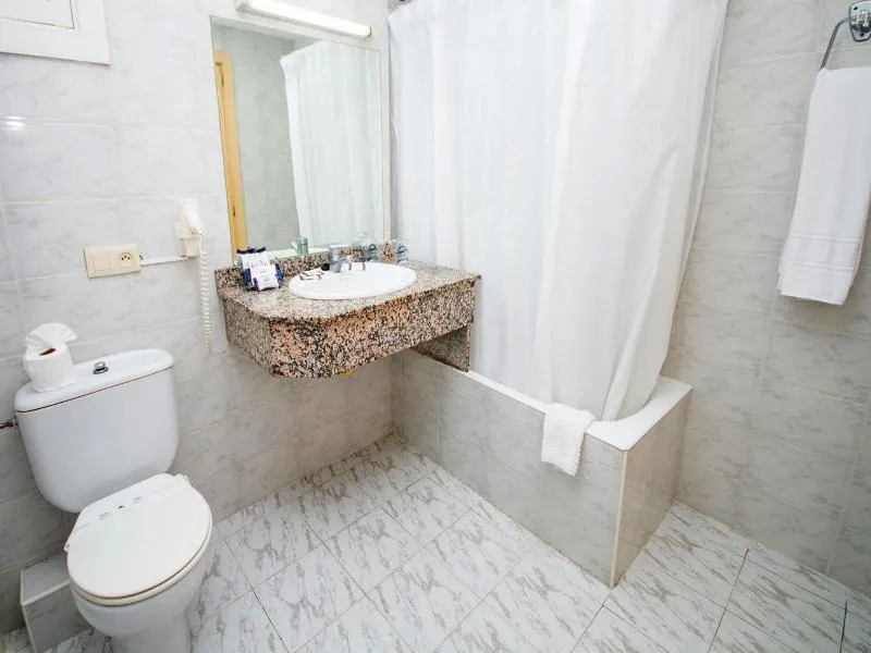 Room, Amic Gala, Majorca