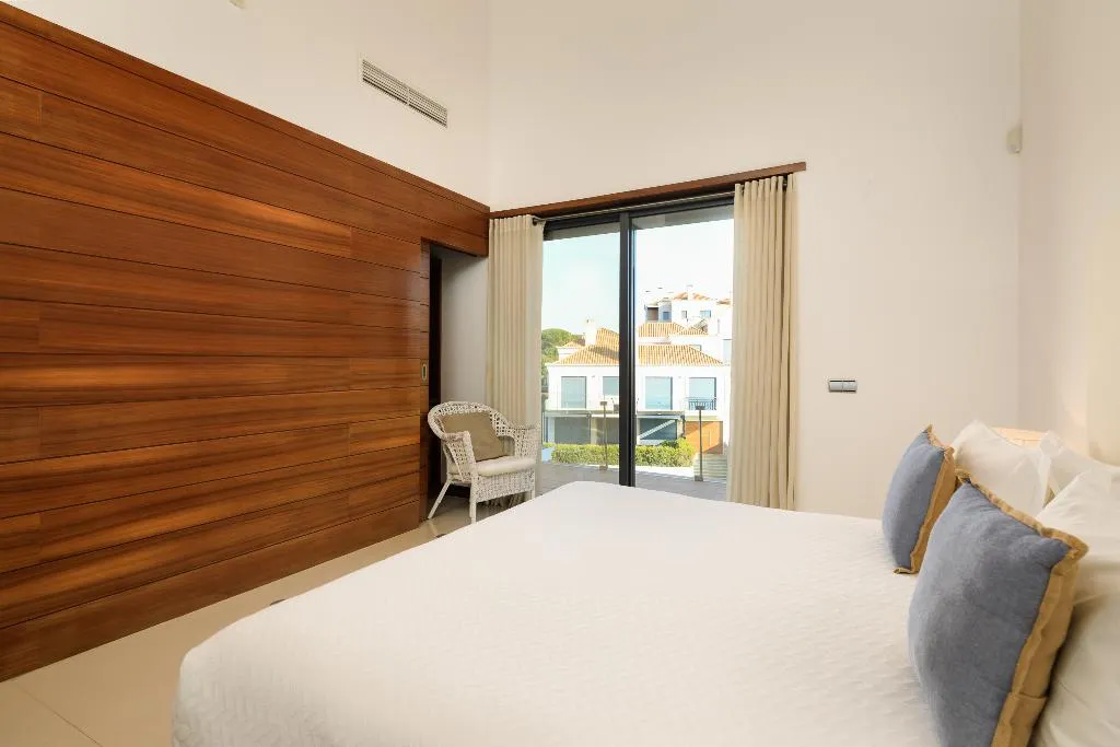 TOWNHOME THREE BEDROOMS WITH PRIVATE POOL Room, Vale Do Lobo Resort, Algarve