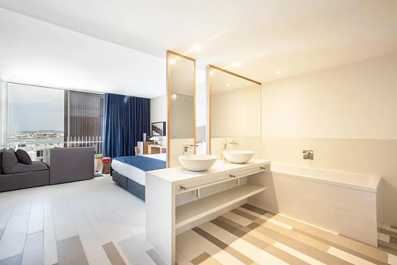STUDIO SEA FRONT Room, Ocean Drive Talamanca, Ibiza