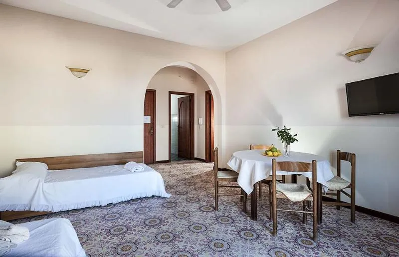 QUADRUPLE WITH BALCONY Room, Villa Liliana, Taormina