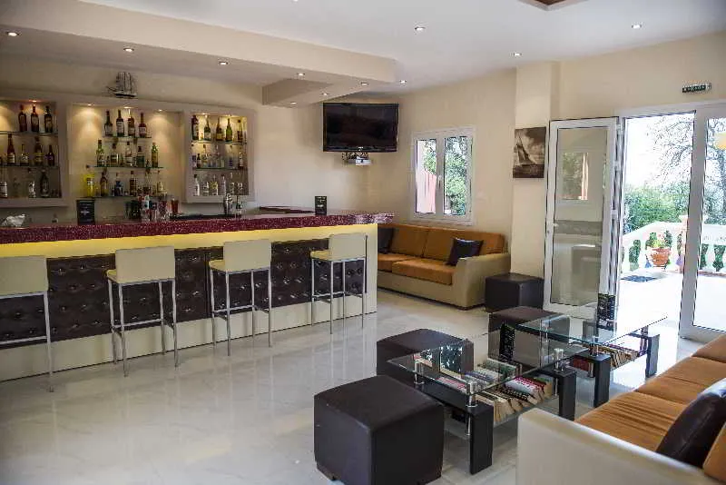 Bar, Penelope, Corfu