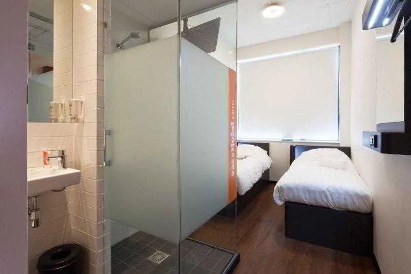 Room, easyHotel Amsterdam City Centre South, Amsterdam