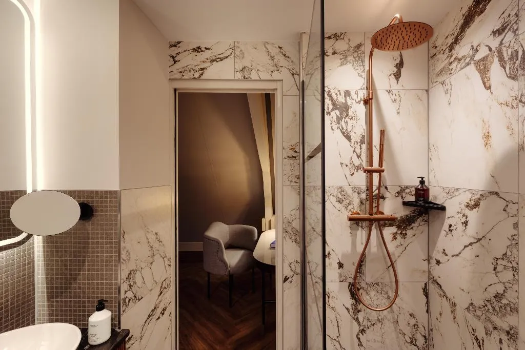 JUNIOR SUITE CAPACITY 4 Room, The Manor Amsterdam, Amsterdam