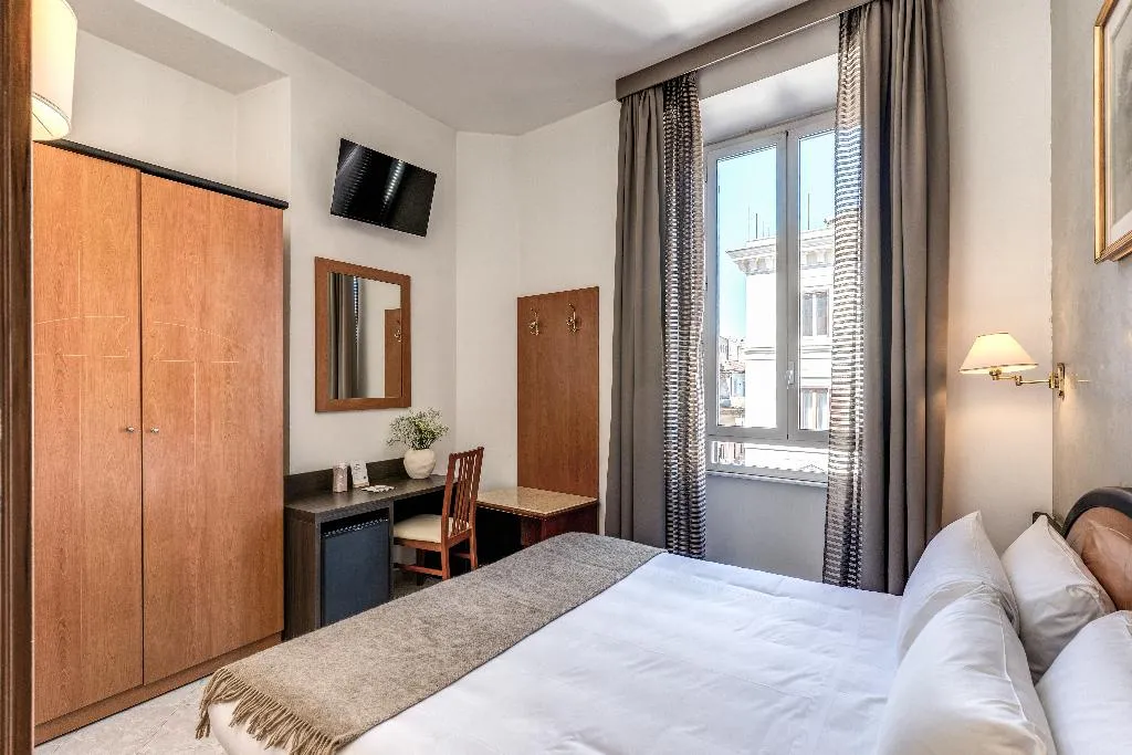 DOUBLE STANDARD Room, Sonya, Rome