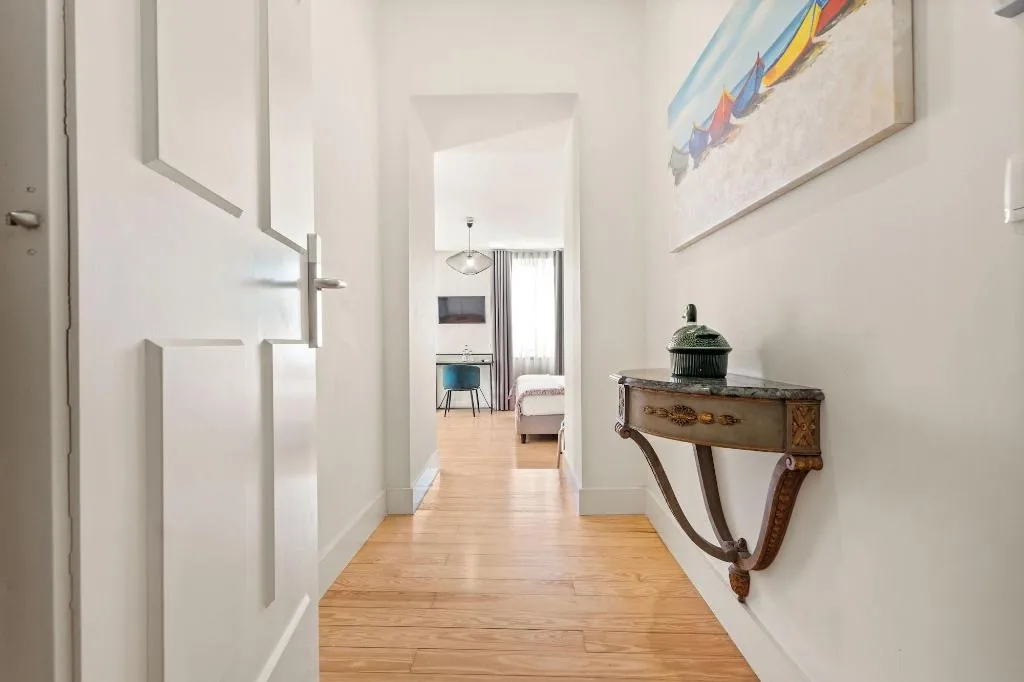 Room, Jardim Da Lapa By Shiadu, Lisbon