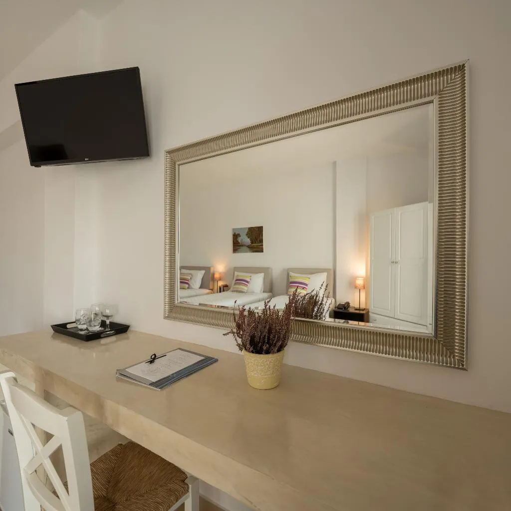TRIPLE GARDEN VIEW Room, Caldera Romantica, Santorini