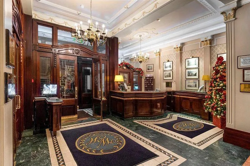 Lobby, Wynn' s, Dublin
