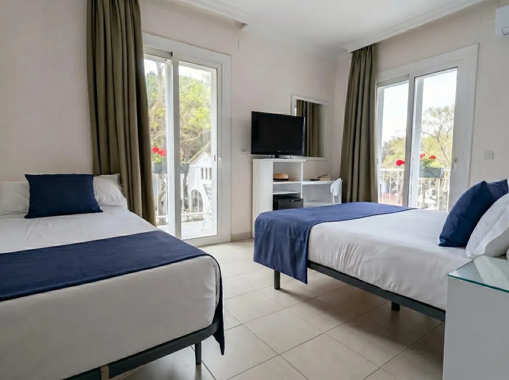 TRIPLE WITH BALCONY Room, Hotel Medium Claramar, Costa Brava