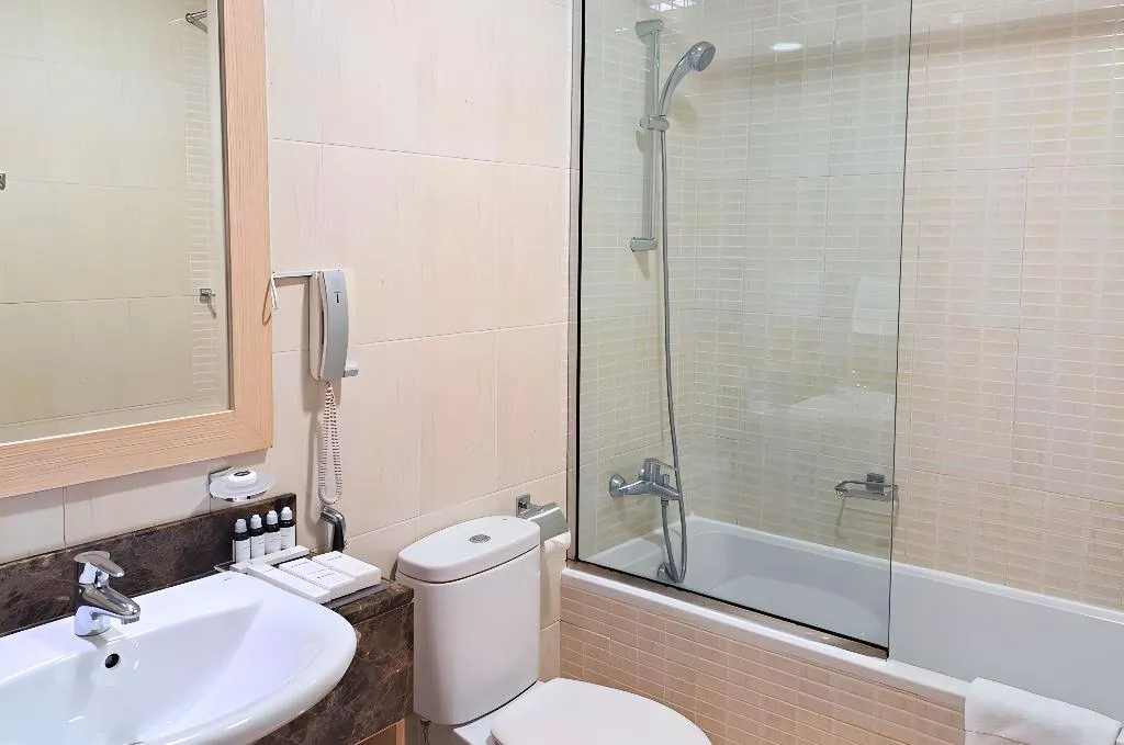 Double or Twin EXECUTIVE Room, Barceló Residences Dubai Marina, Dubai
