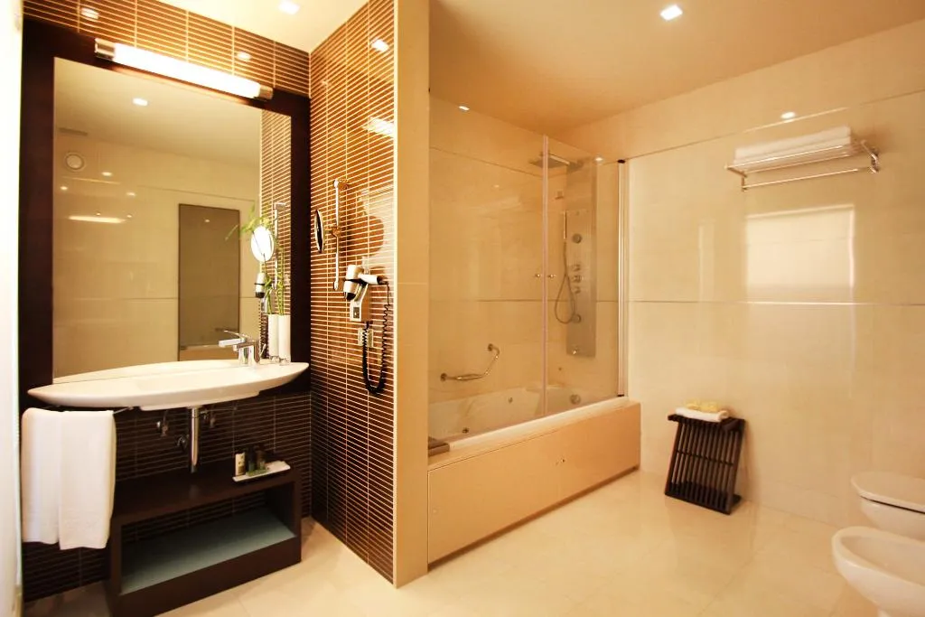 DOUBLE DELUXE SUPERIOR Room, BessaHotel Boavista, Porto