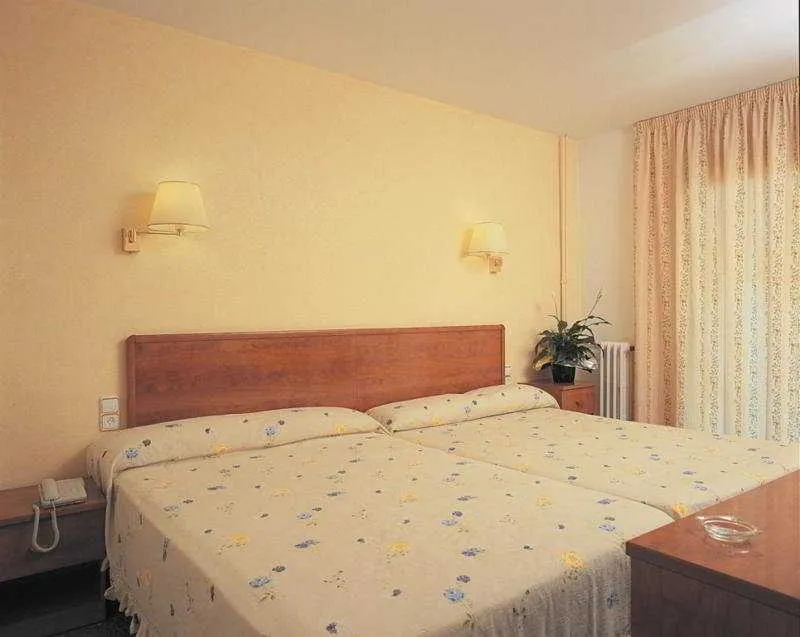 Room, Festa Brava, Costa Brava