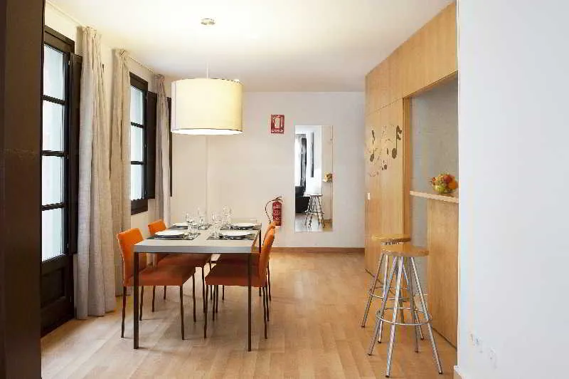STUDIO CAPACITY 4 Room, MH Apartments Opera Rambla, Barcelona