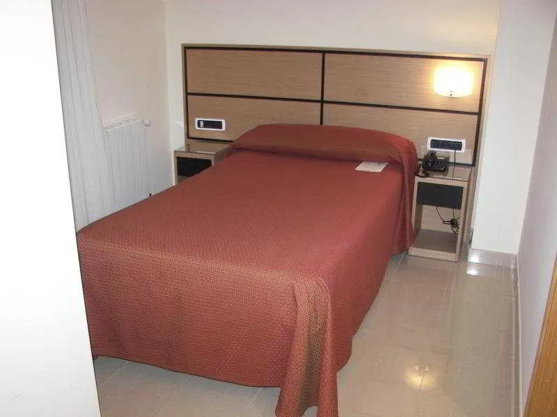 SINGLE STANDARD Room, Doña Lola, Valencia