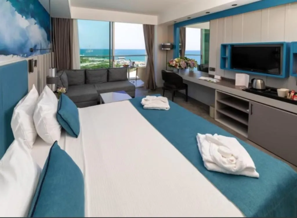 TRIPLE SIDE SEA VIEW Room, Crystal Centro Pearl Collection, Antalya