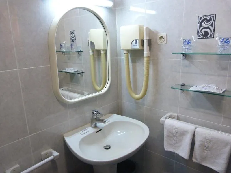 SINGLE STANDARD Room, NYX Hotel Madrid by Leonardo Hotels, Madrid