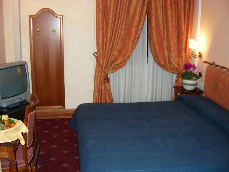 Room, LH Grand Hotel Hermitage, Rome