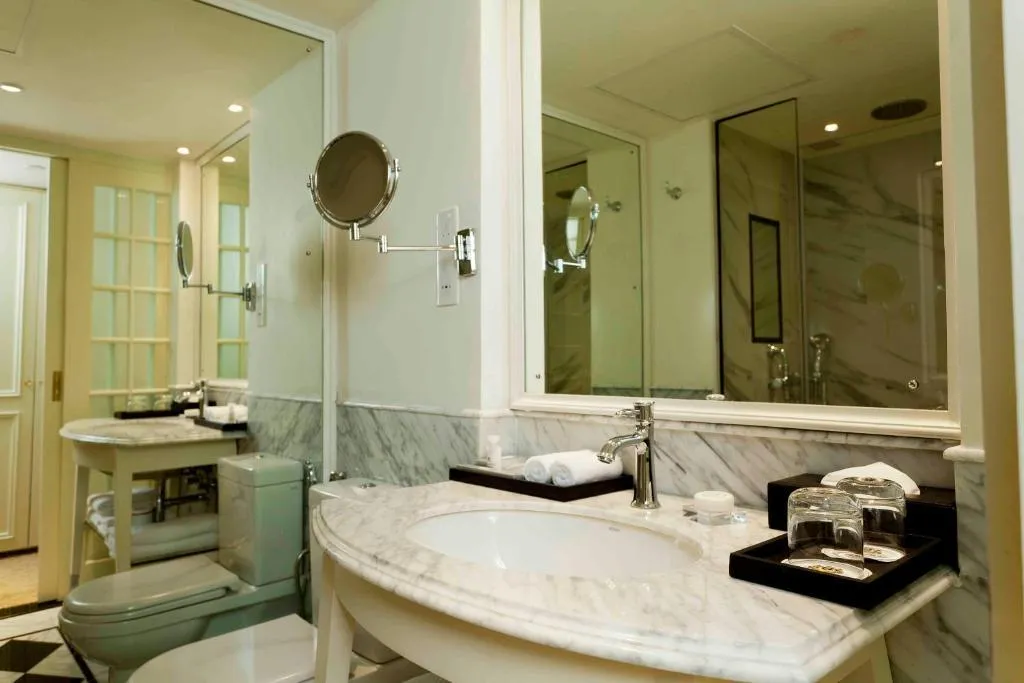 DOUBLE SUPERIOR Room, The Kingsbury, Colombo