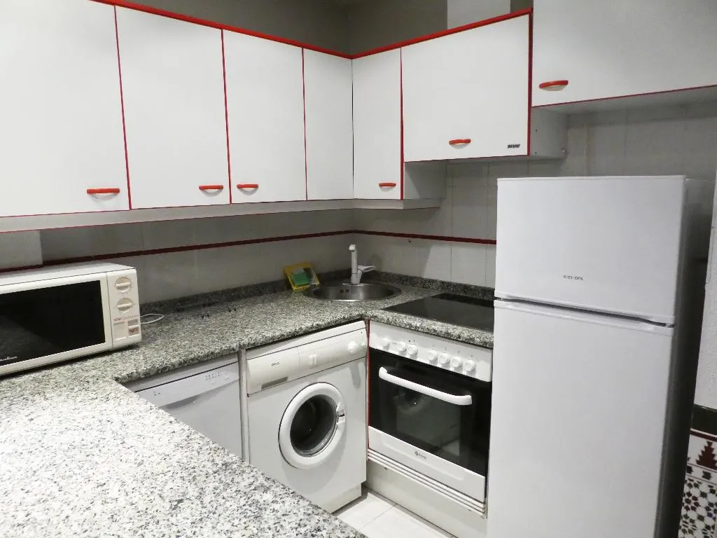 APARTMENT CAPACITY 6 TWO BEDROOMS Room, Apartamentos Surfing3000, Valencia