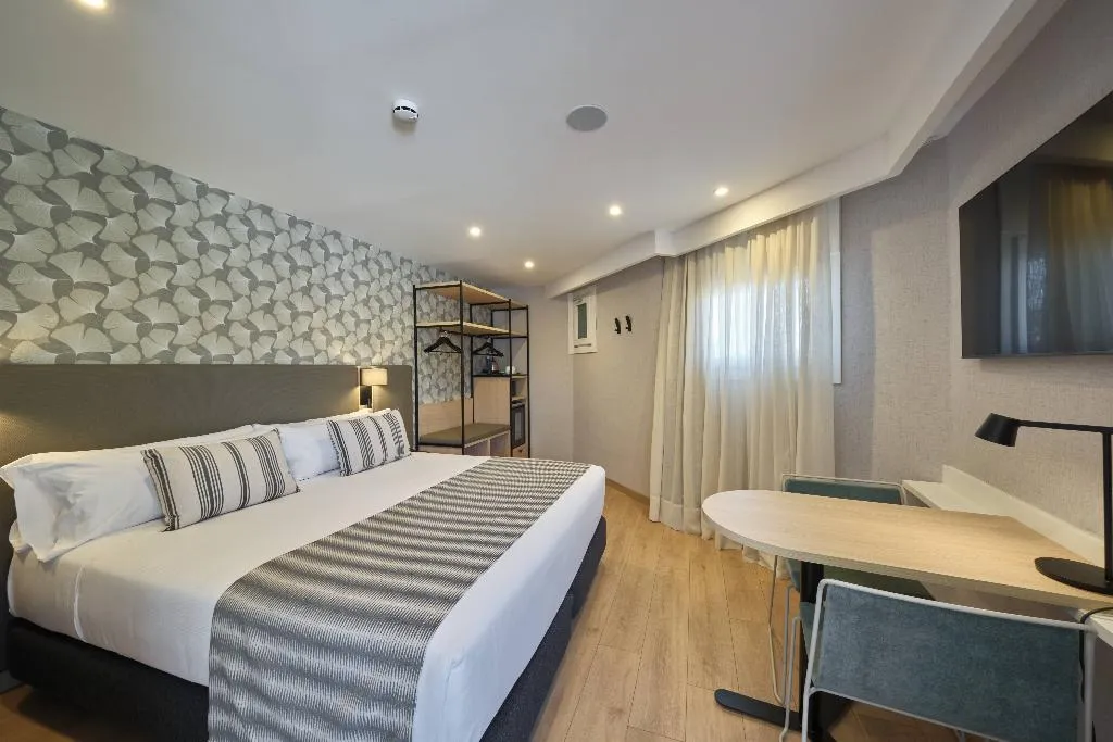 Room, Catalonia Park Güell, Barcelona