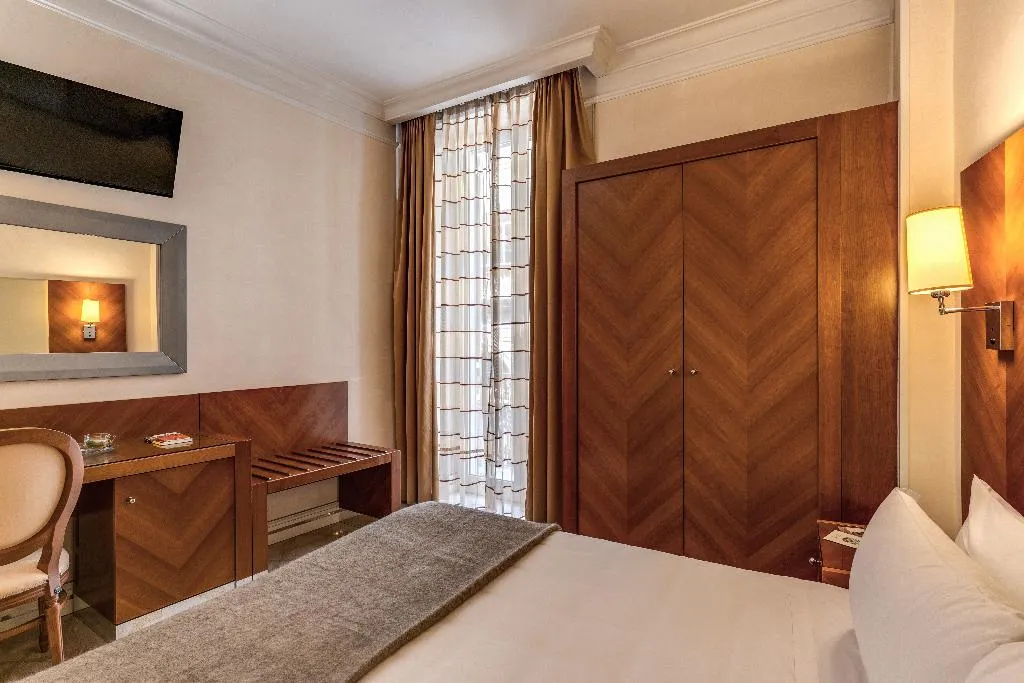 TRIPLE ANNEX Room, Sonya, Rome