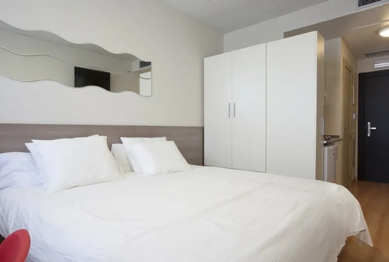 STUDIO STANDARD Room, Vertice Roomspace Madrid, Madrid