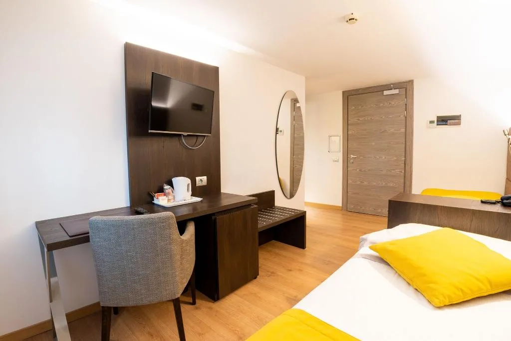 TWIN STANDARD Room, Hotel Como, Milan