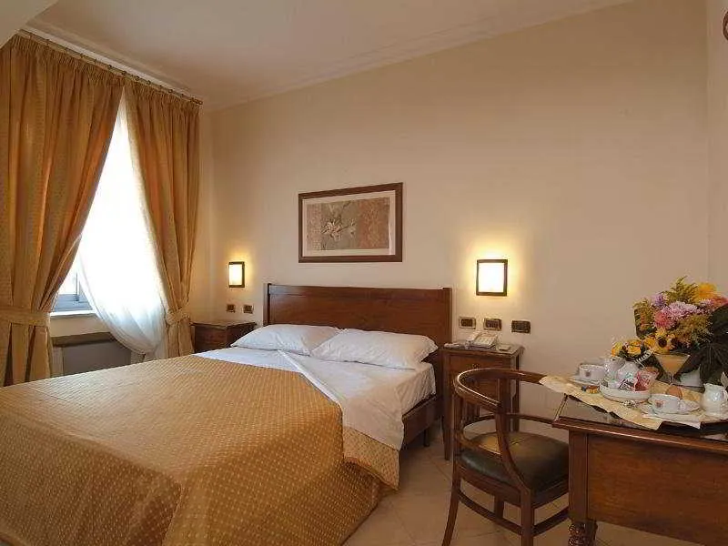 Room, Buono, Naples
