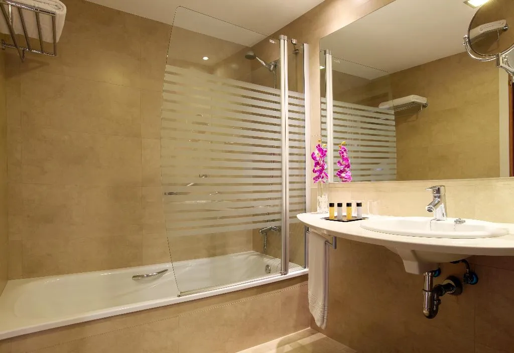 FAMILY ROOM POOL VIEW Room, Golden Taurus Aquapark Resort, Costa Brava
