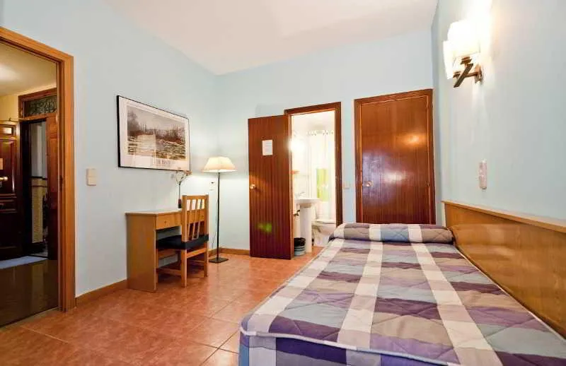 SINGLE STANDARD Room, Oporto, Madrid