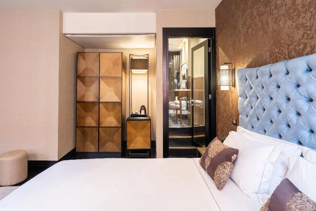 DOUBLE PREMIUM KING BED Room, Vignette Collection The Venice Times Hotel By IHG, Venice