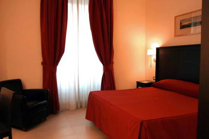 Room, Garda, Rome