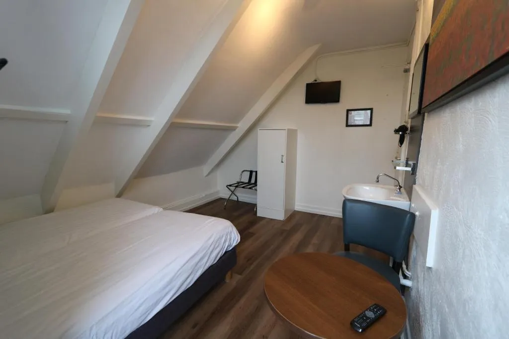 TWIN WITH SHARED BATHROOM Room, Budget Hotel Hortus, Amsterdam