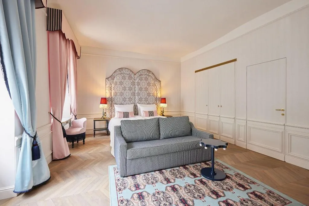 DOUBLE DELUXE KING BED Room, The Leo Grand, Vienna