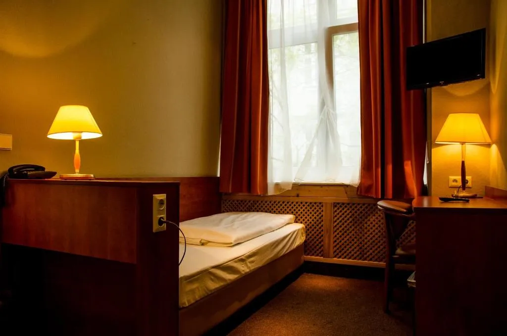SINGLE STANDARD Room, Astrid, Berlin
