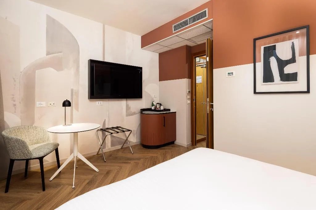DOUBLE QUEEN SIZE BED Room, Crowne Plaza Padova, Venice